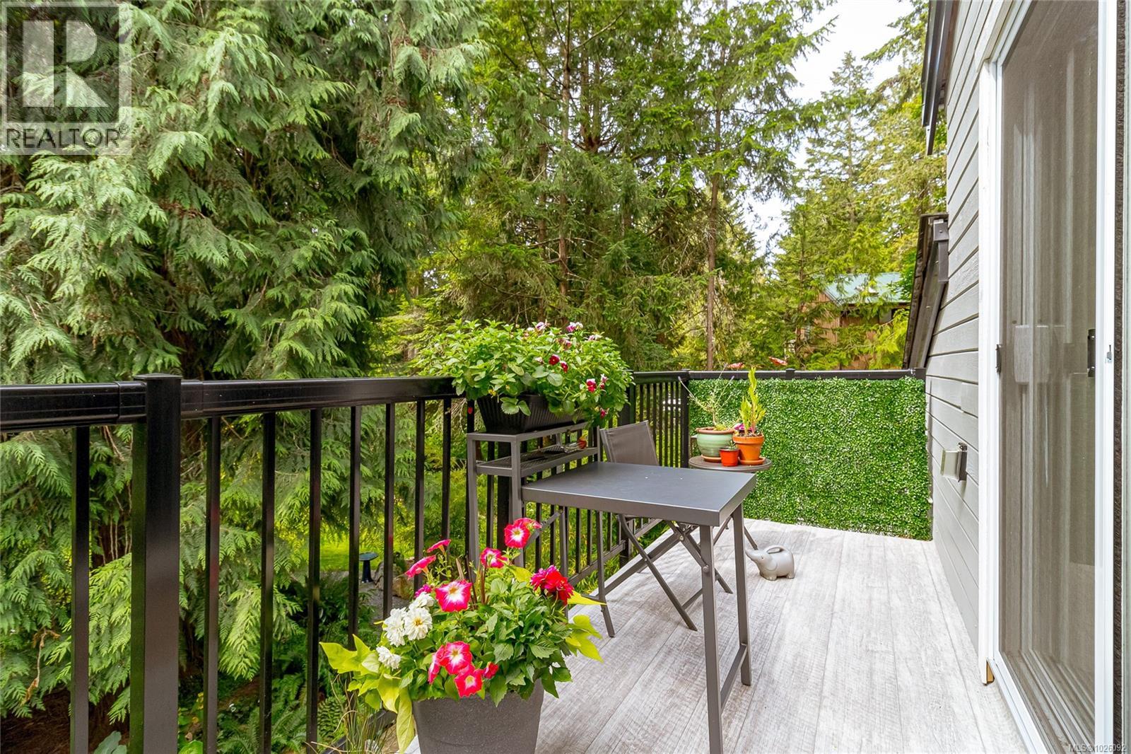 885 Falkirk Ave, North Saanich