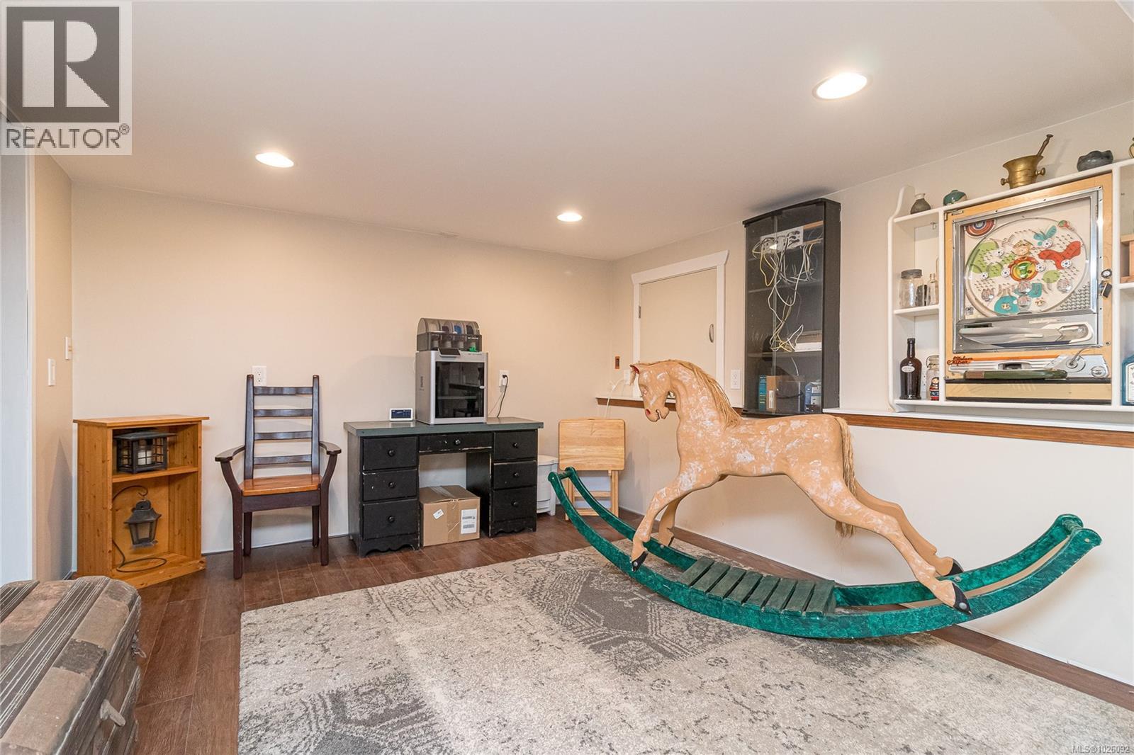 885 Falkirk Ave, North Saanich