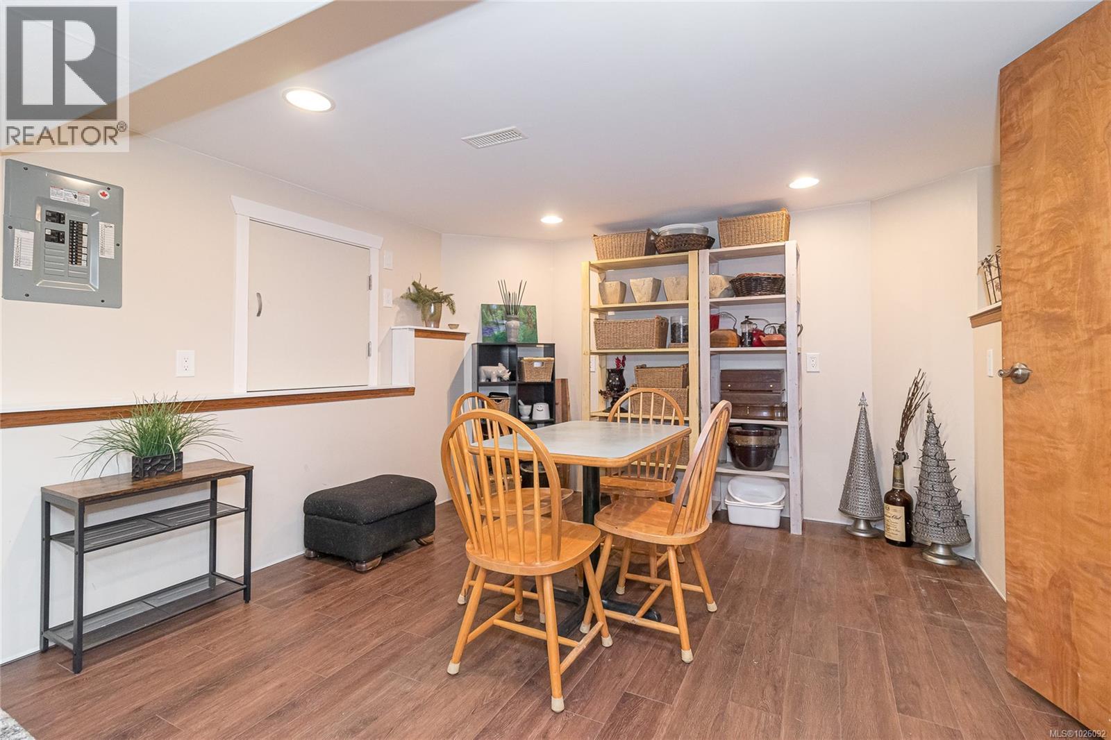 885 Falkirk Ave, North Saanich