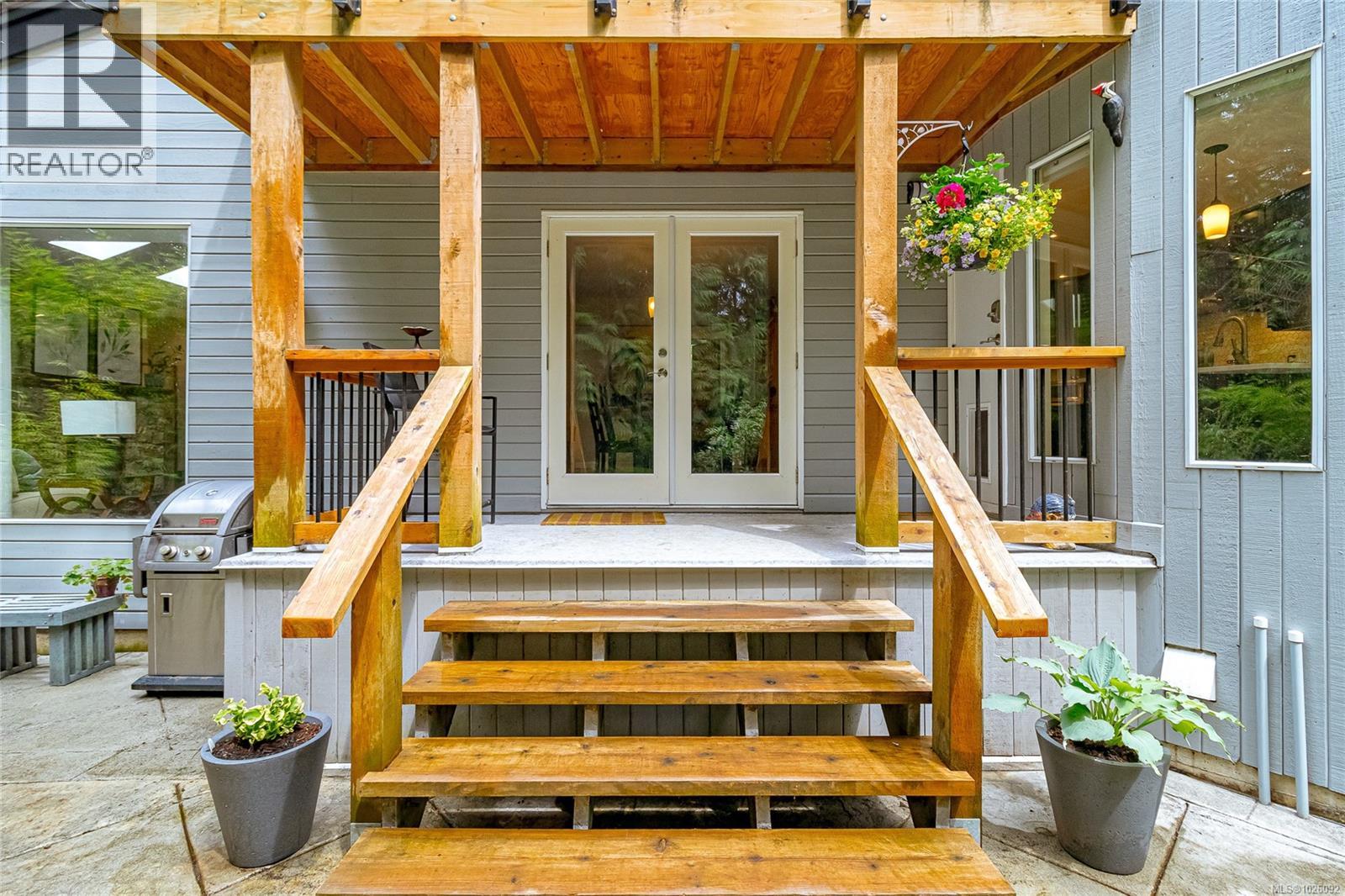 885 Falkirk Ave, North Saanich