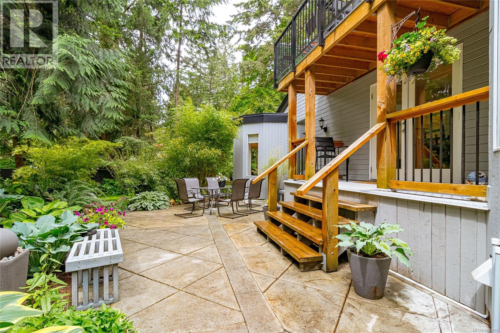 885 Falkirk Ave, North Saanich