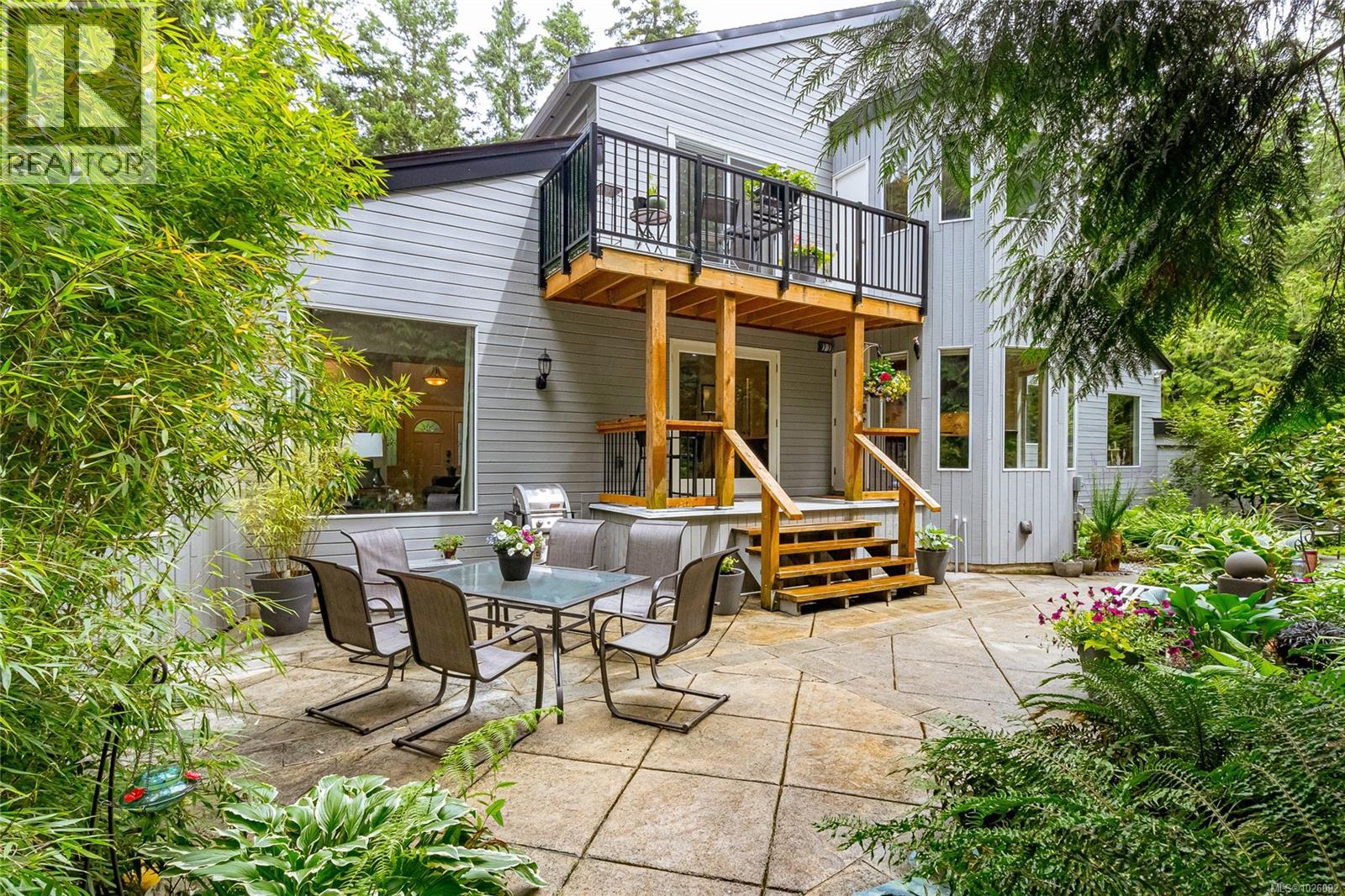 885 Falkirk Ave, North Saanich