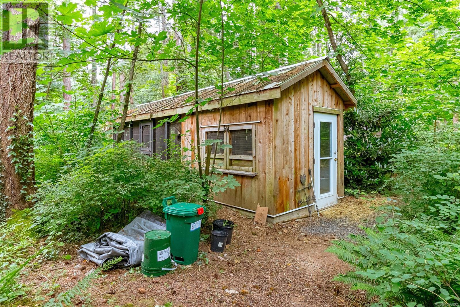 885 Falkirk Ave, North Saanich