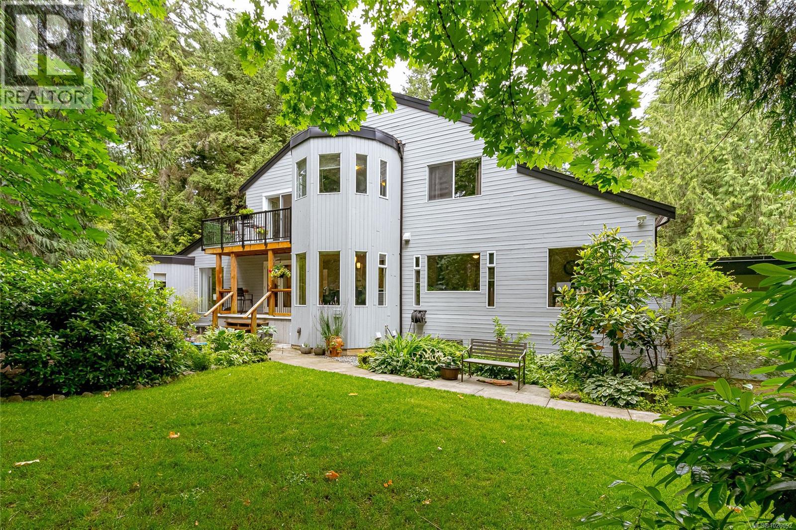 885 Falkirk Ave, North Saanich