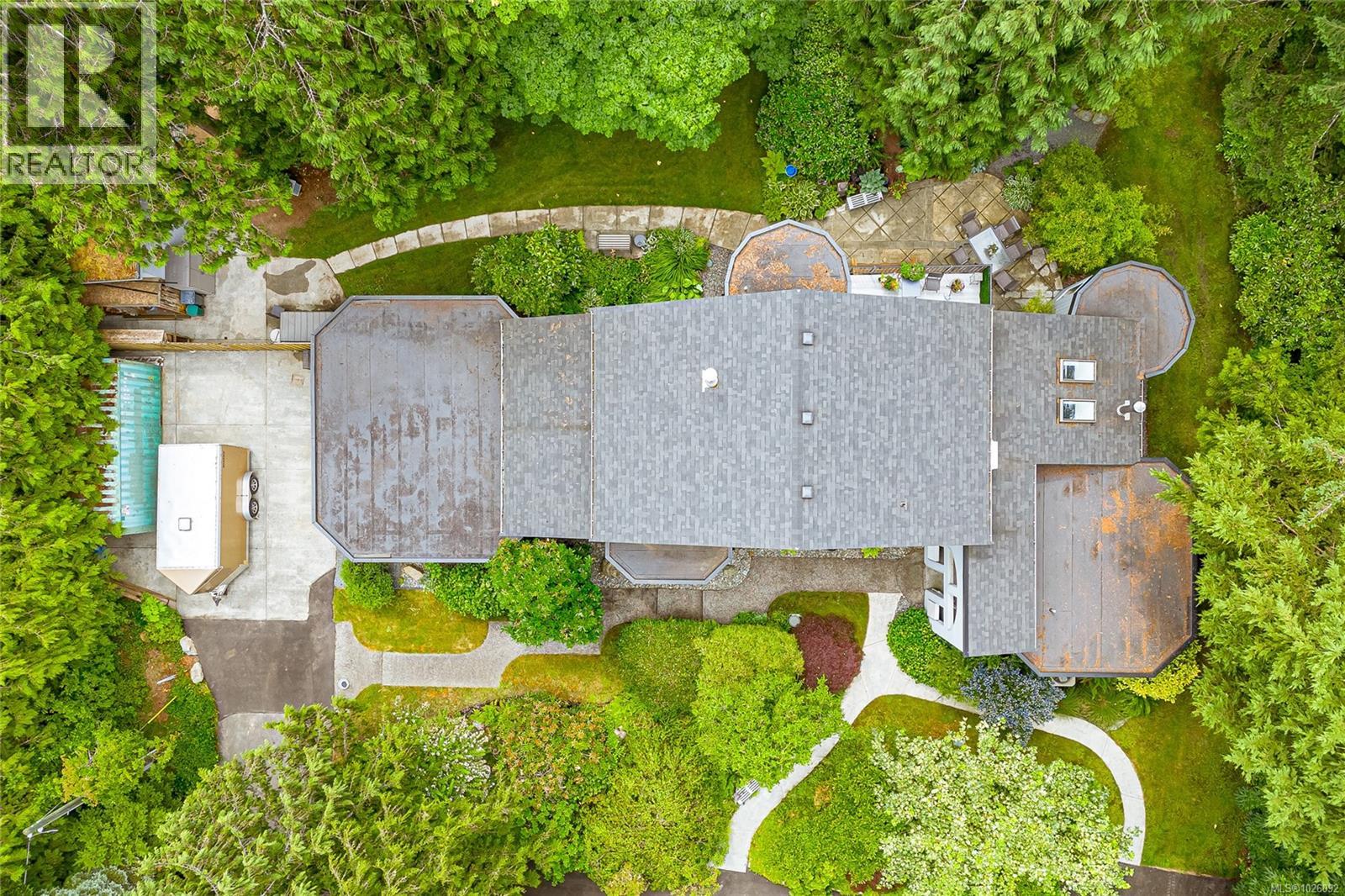 885 Falkirk Ave, North Saanich