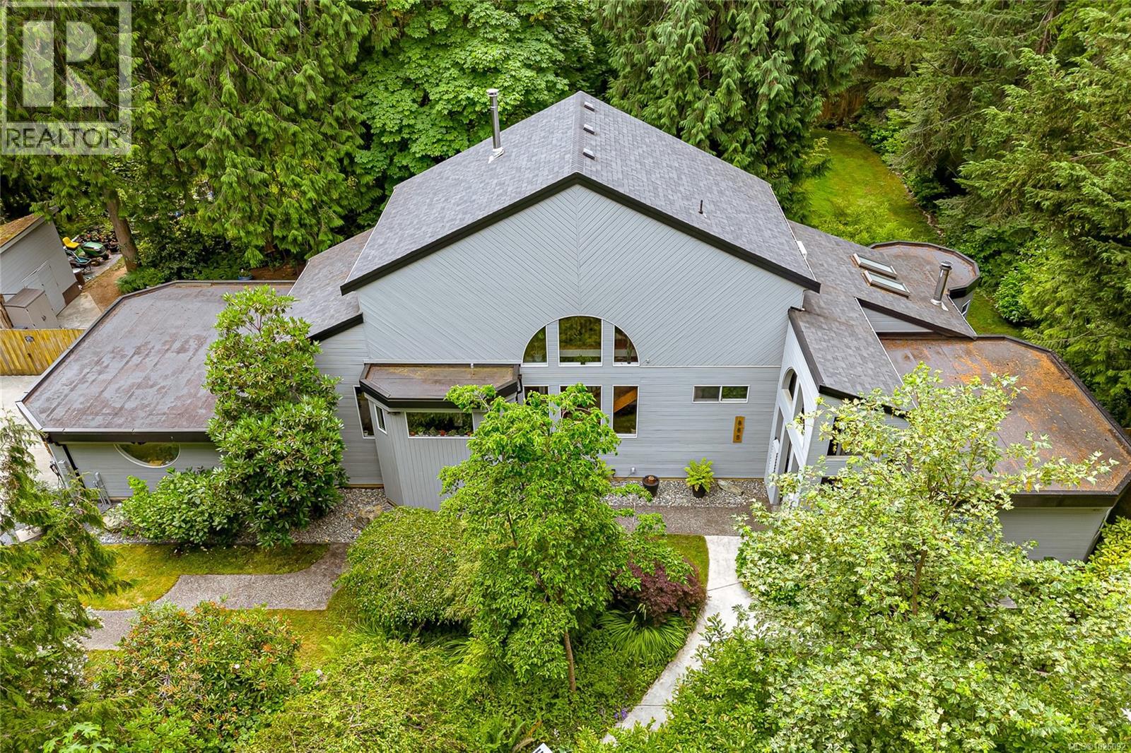 885 Falkirk Ave, North Saanich