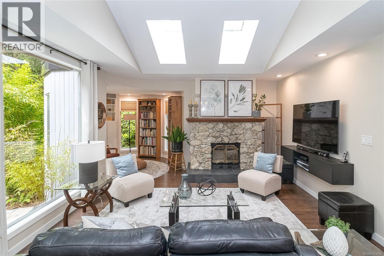 885 Falkirk Ave, North Saanich