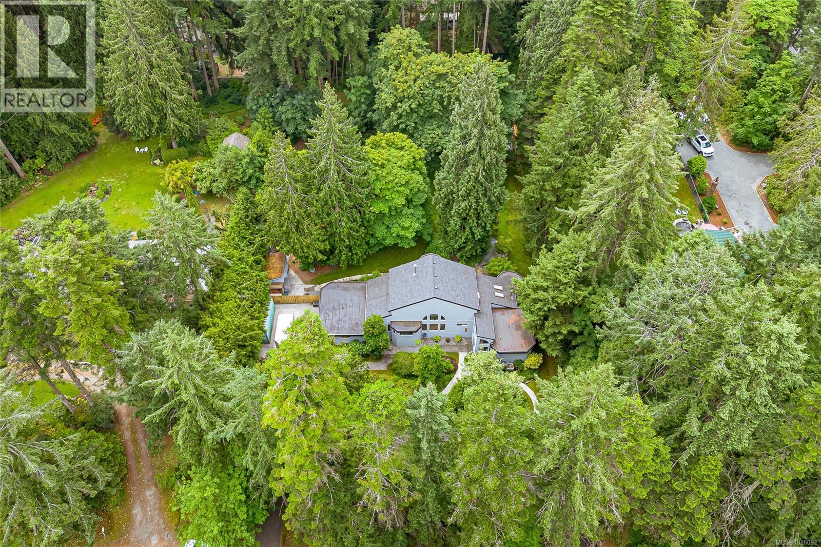 885 Falkirk Ave, North Saanich