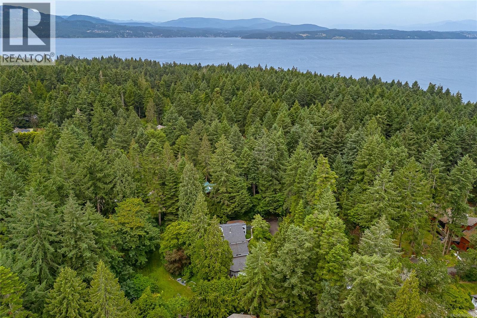 885 Falkirk Ave, North Saanich