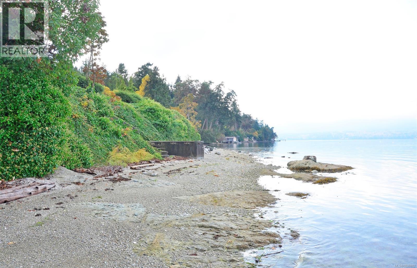 885 Falkirk Ave, North Saanich