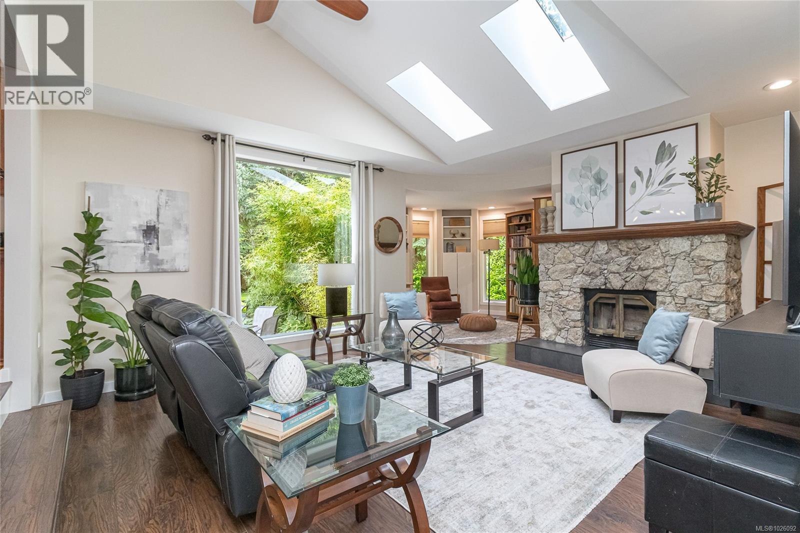 885 Falkirk Ave, North Saanich