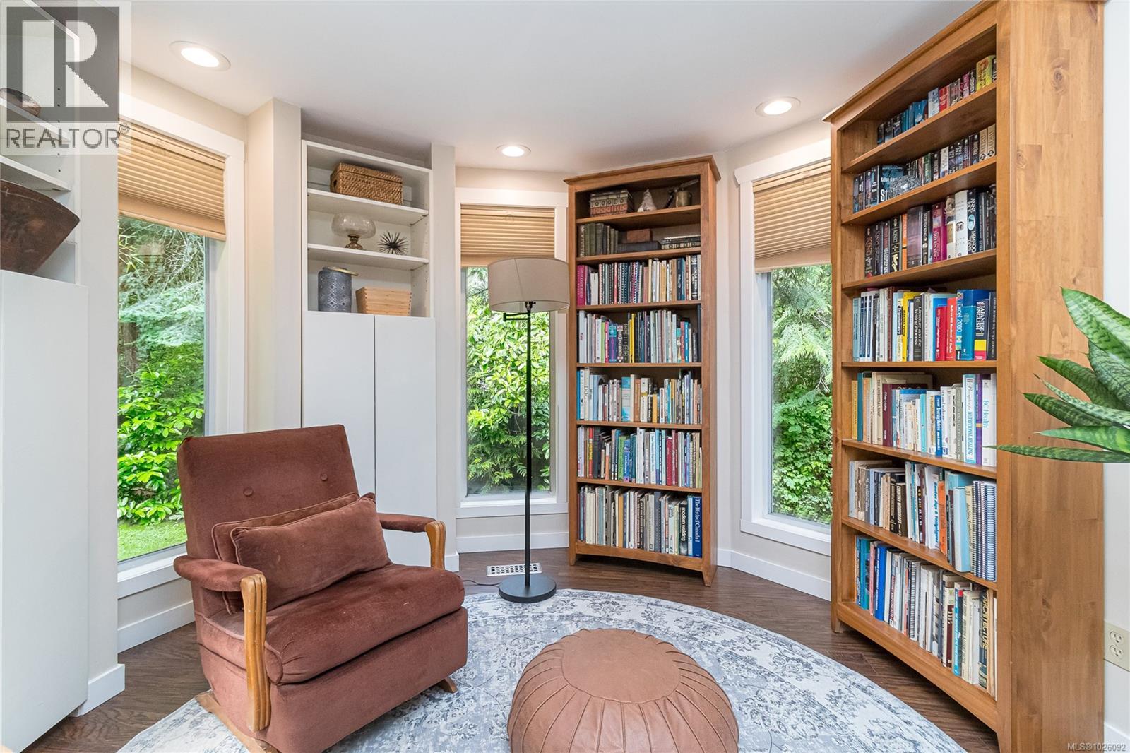 885 Falkirk Ave, North Saanich