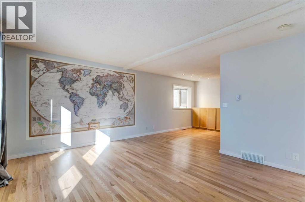 Single Family House for Sale in    Street SW Cliff Bungalow Calgary 