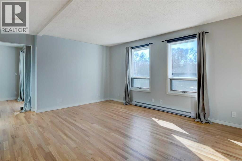 Single Family House for Sale in    Street SW Cliff Bungalow Calgary 