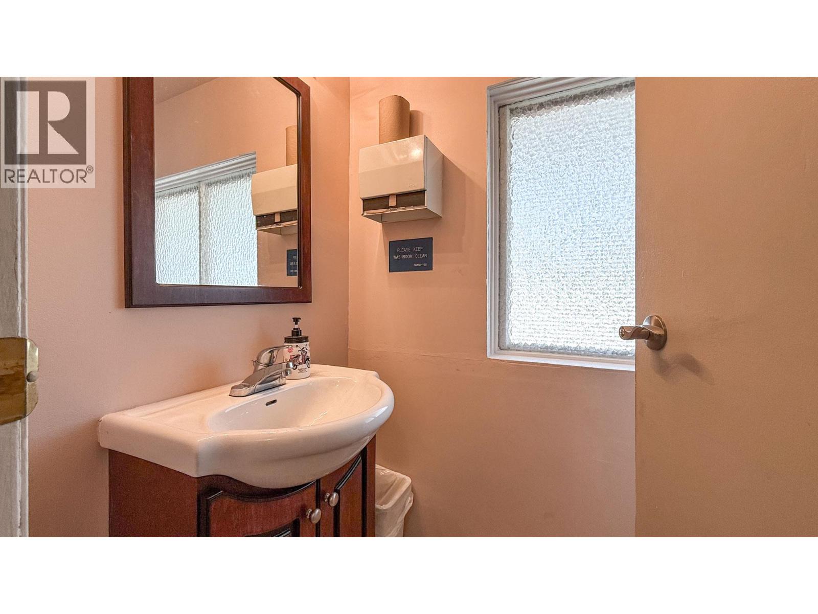  1359 Sutherland Avenue, Kelowna