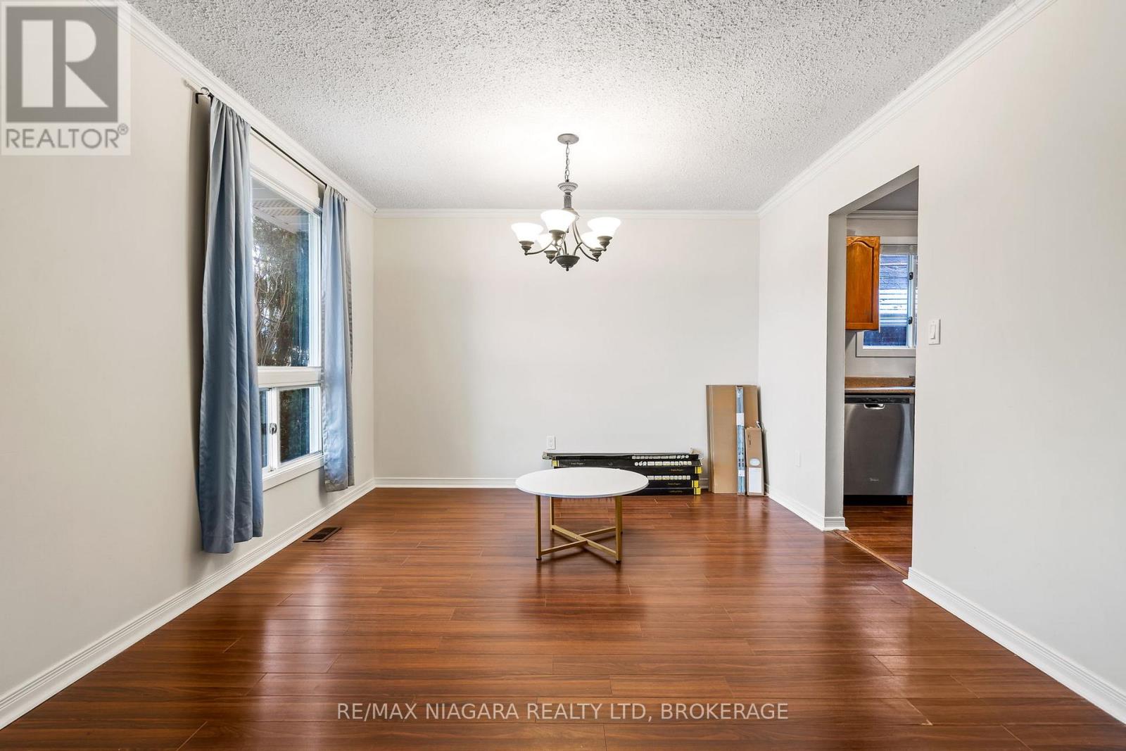 57 LORNE STREET - Photo 4 of 24, St. Catharines (E. Chester), Ontario