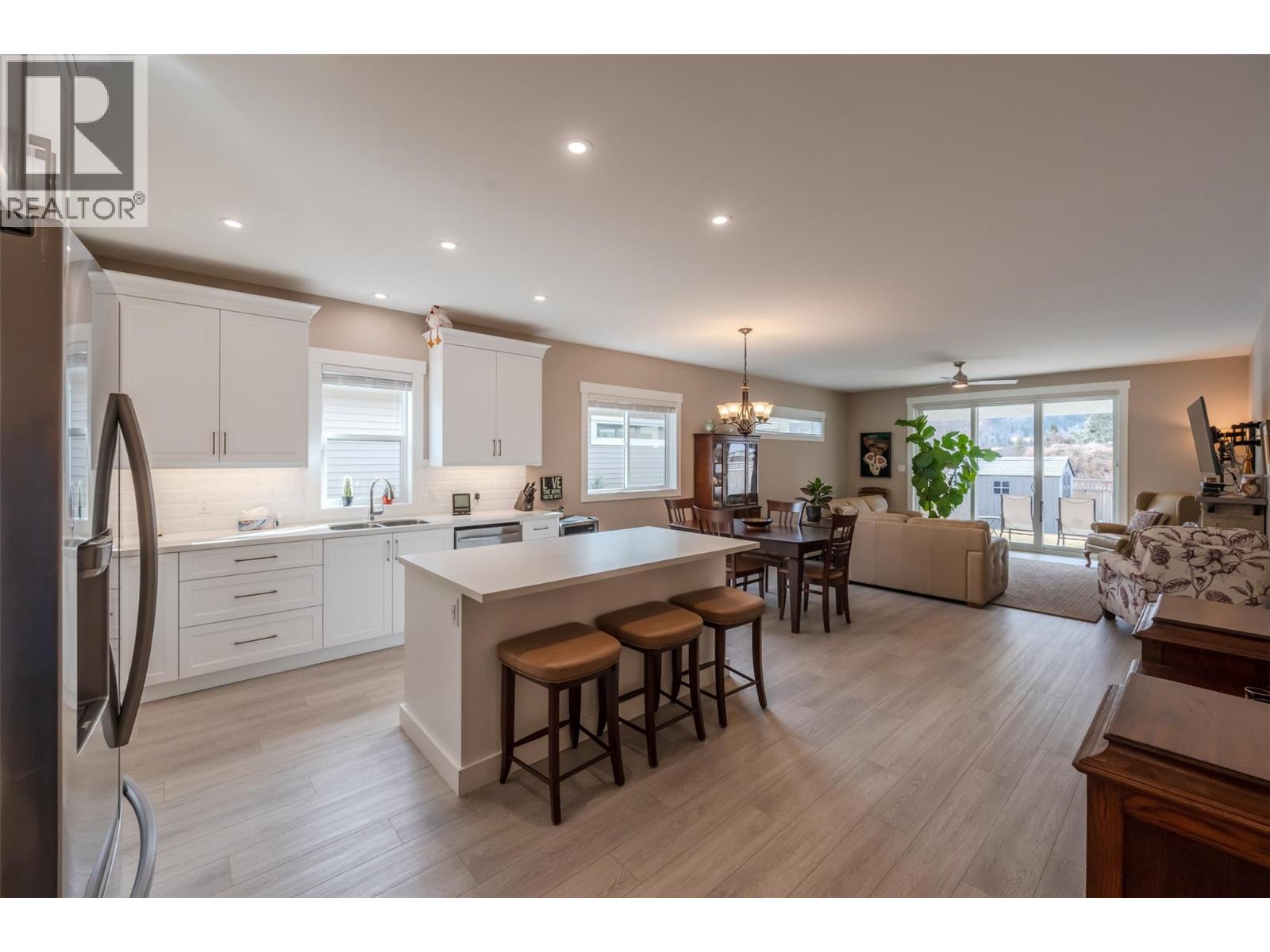  389 10th Avenue, Keremeos