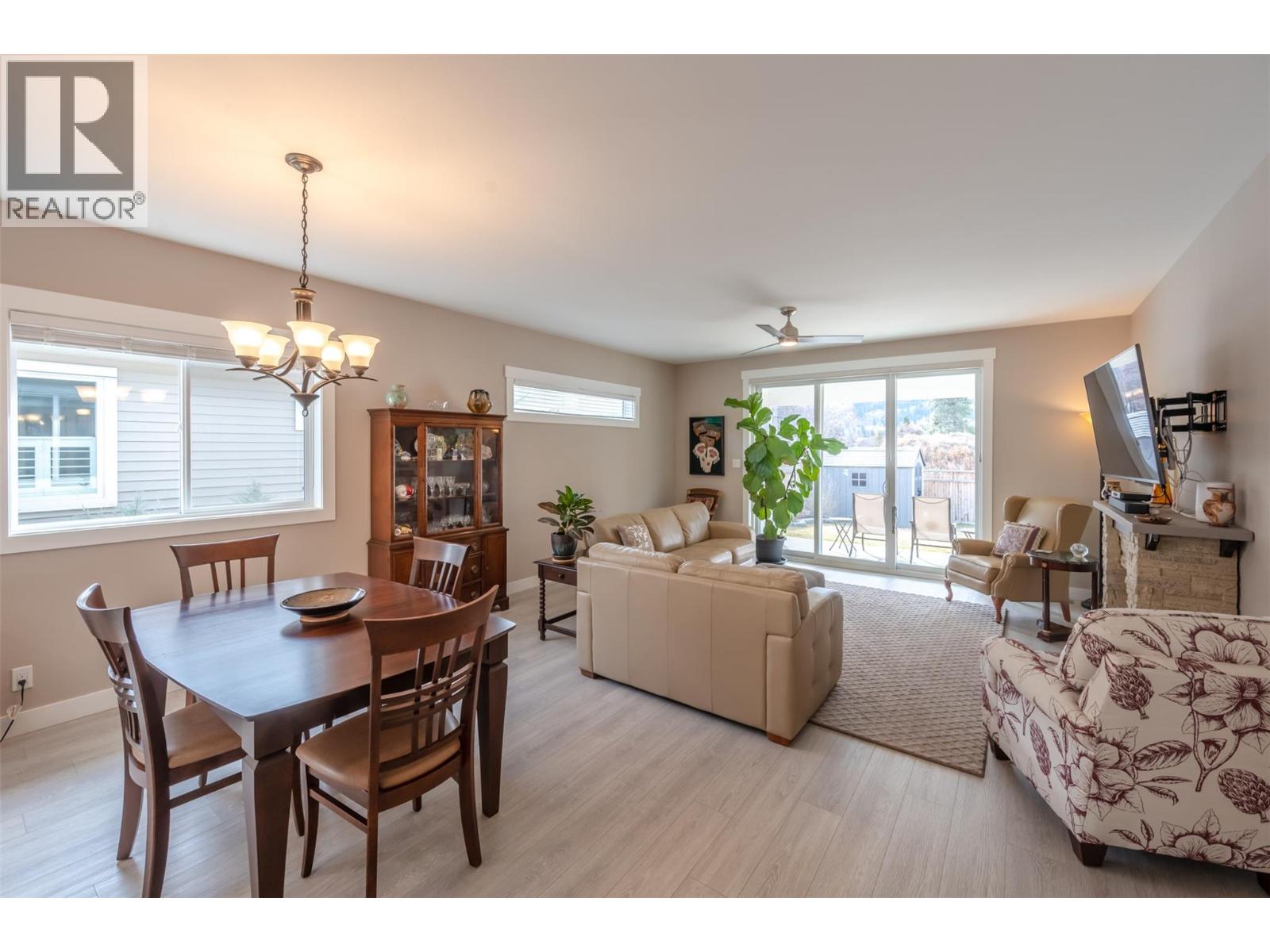  389 10th Avenue, Keremeos