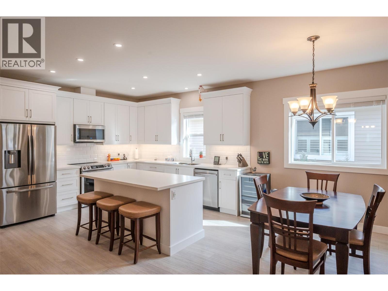  389 10th Avenue, Keremeos