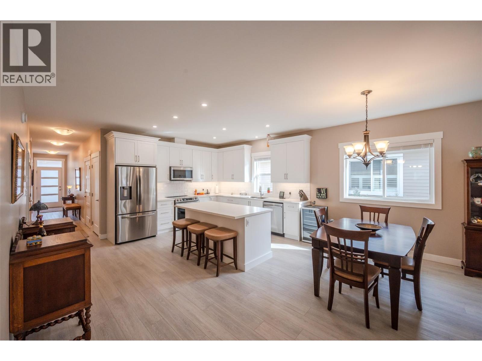  389 10th Avenue, Keremeos