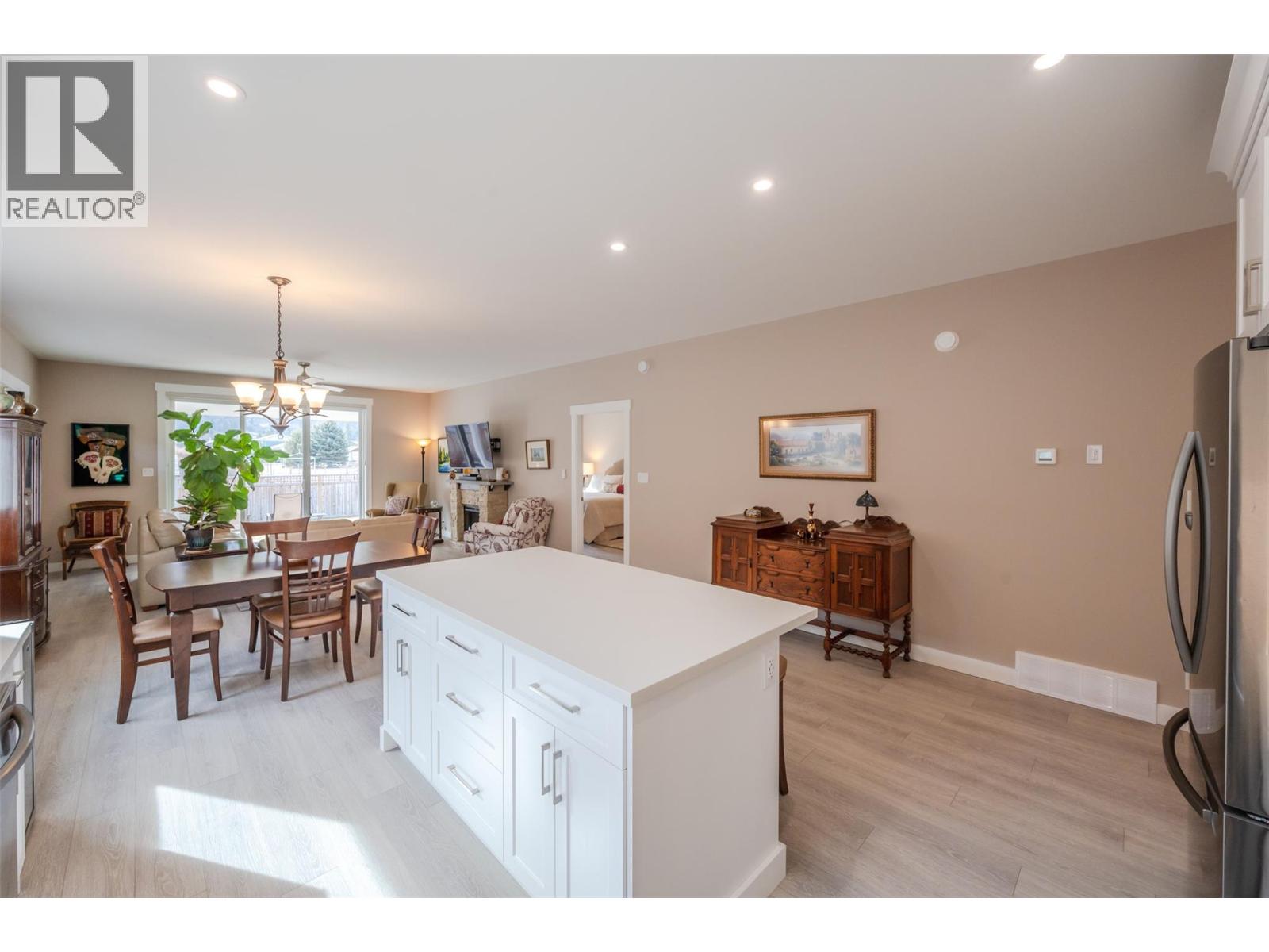  389 10th Avenue, Keremeos