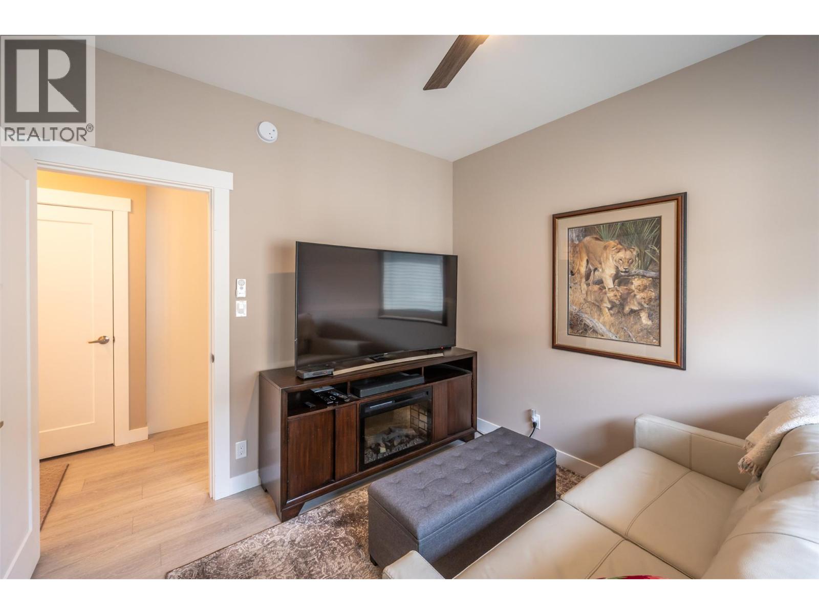  389 10th Avenue, Keremeos