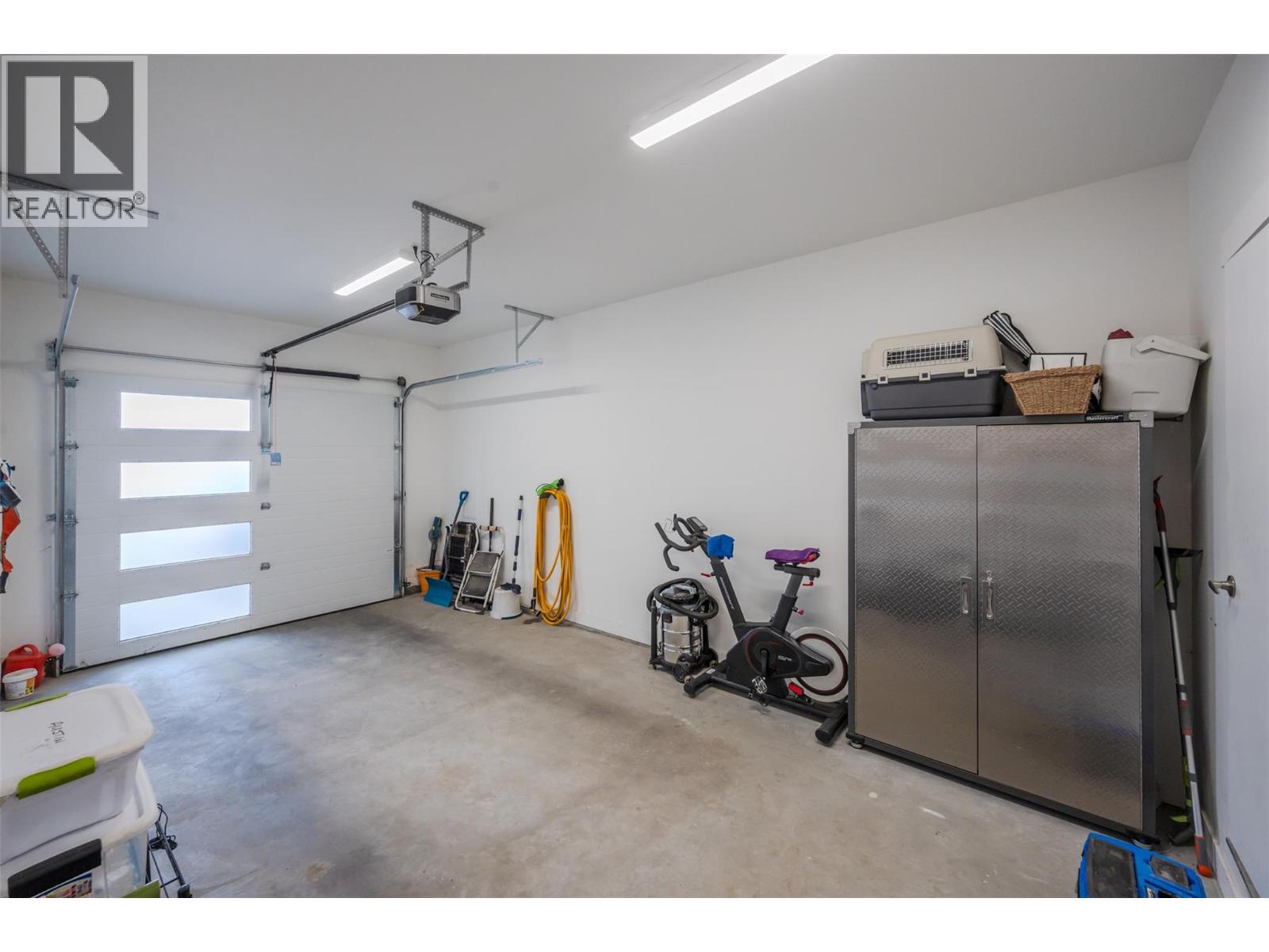  389 10th Avenue, Keremeos