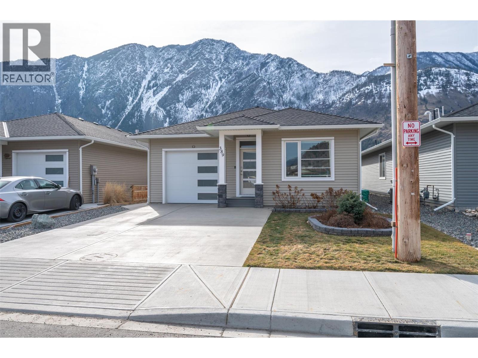  389 10th Avenue, Keremeos