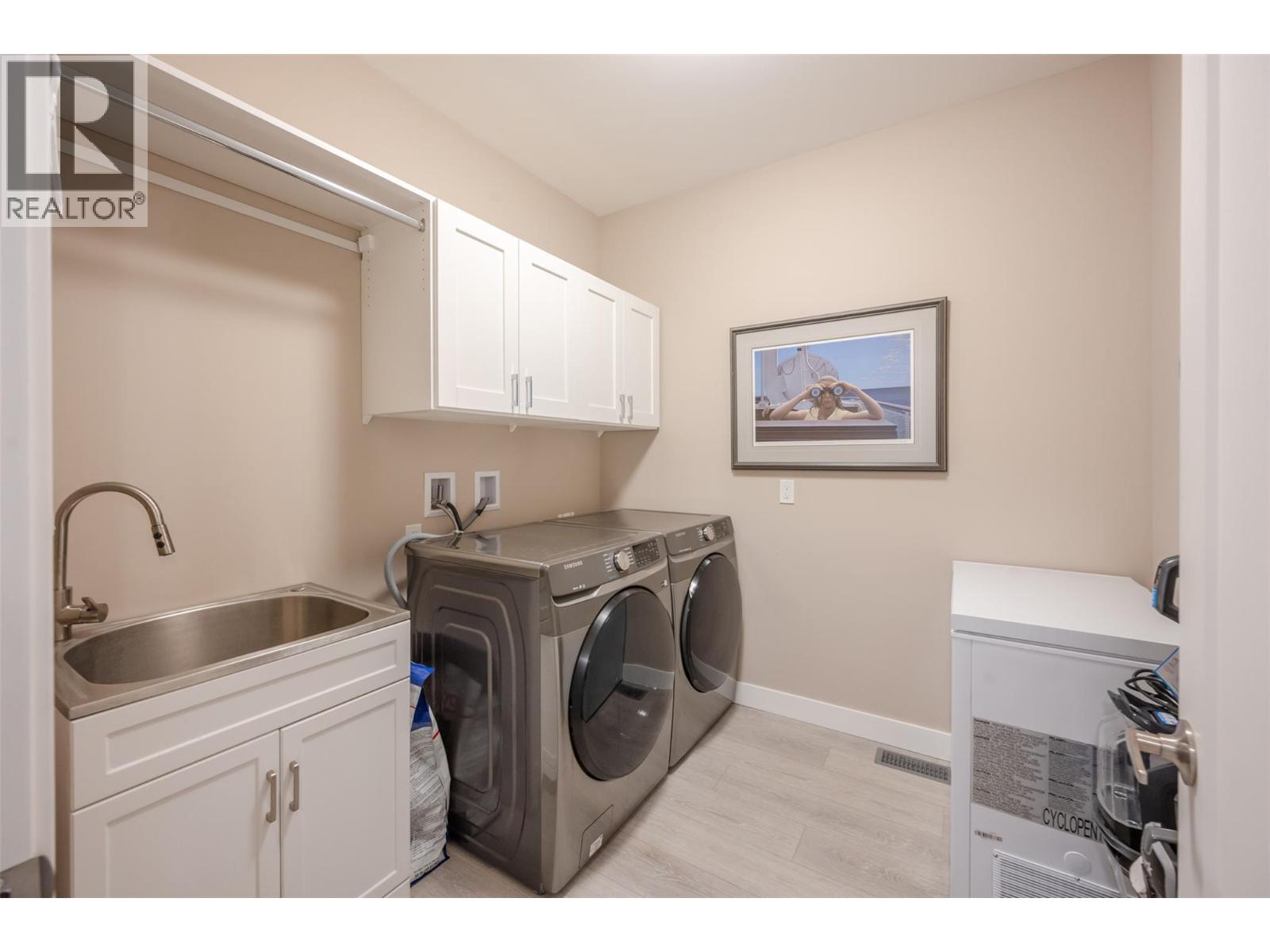  389 10th Avenue, Keremeos