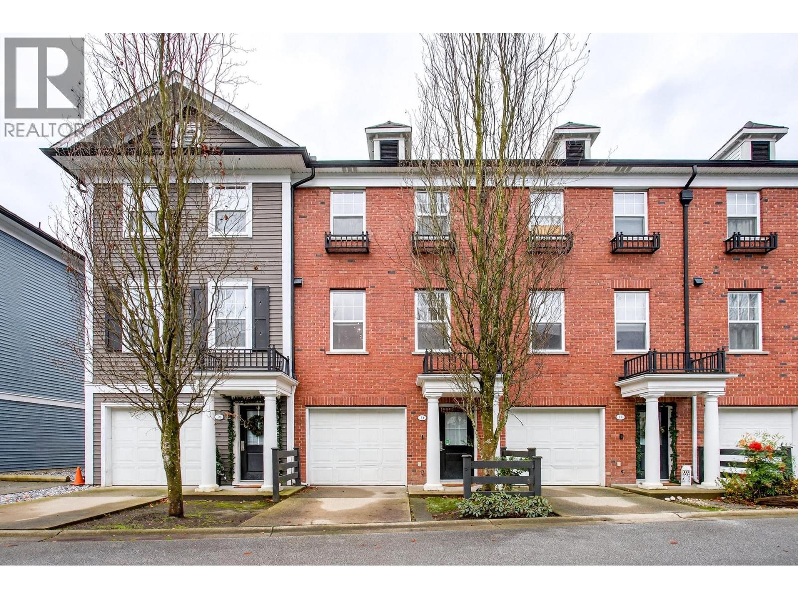 19 19572 FRASER WAY - Main photo, Pitt Meadows, British Columbia