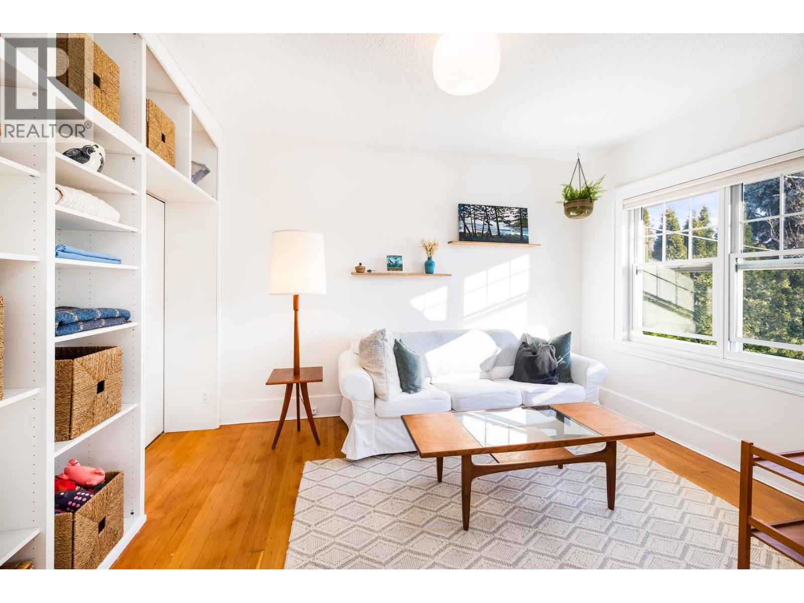 404 E 15TH STREET, North Vancouver