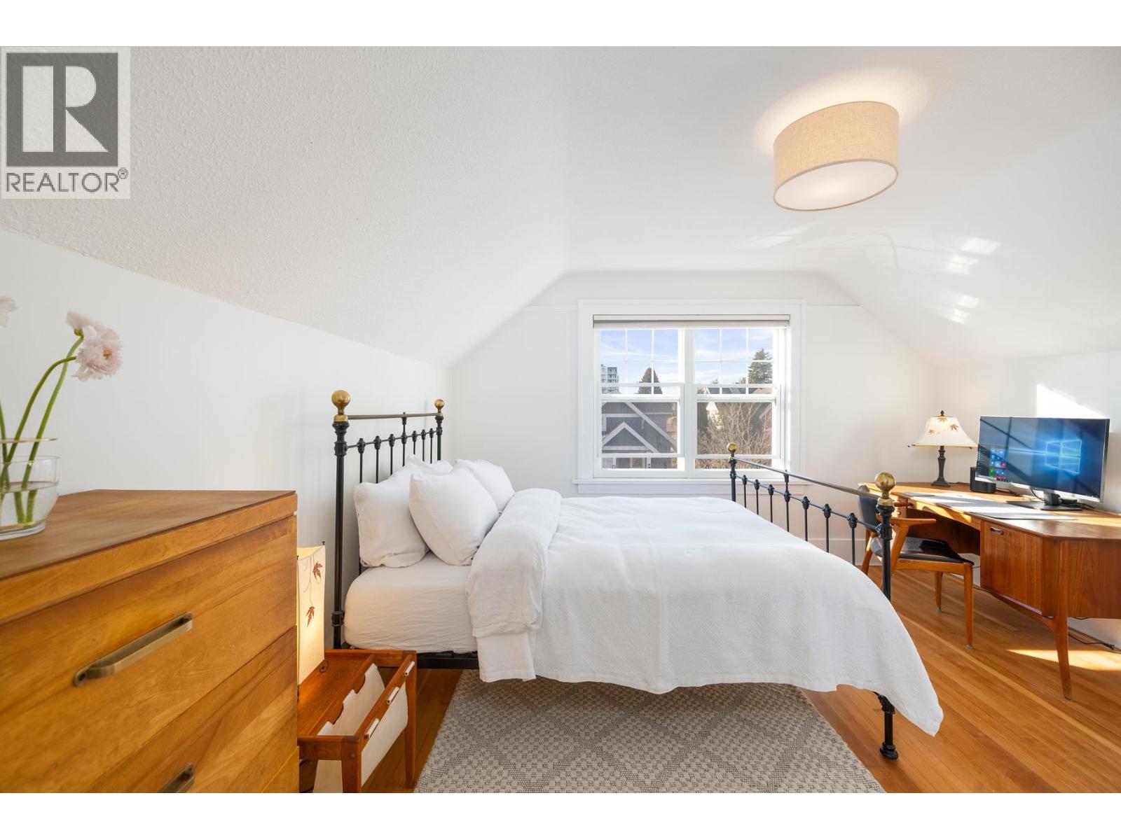 404 E 15TH STREET, North Vancouver