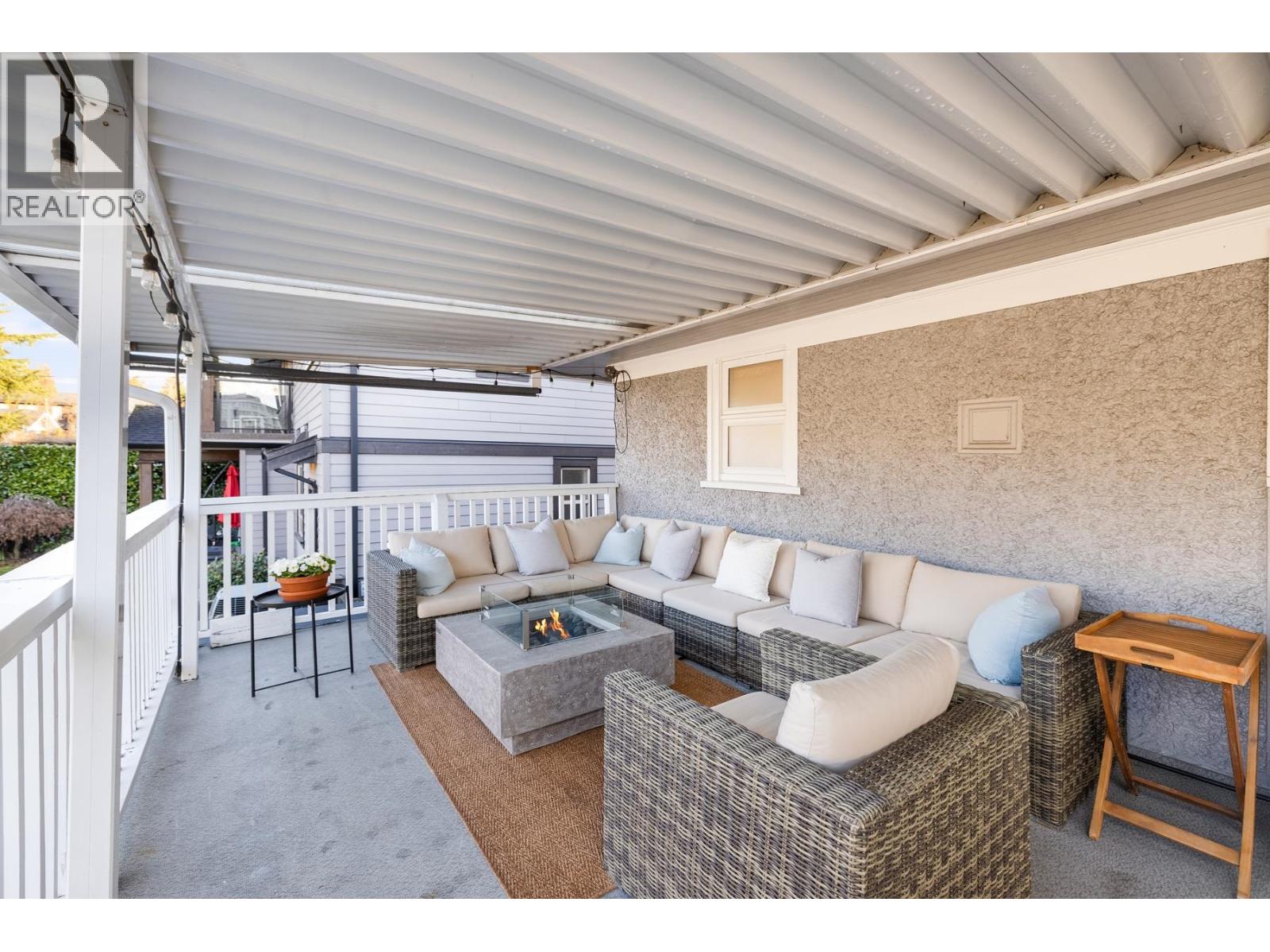 404 E 15TH STREET, North Vancouver