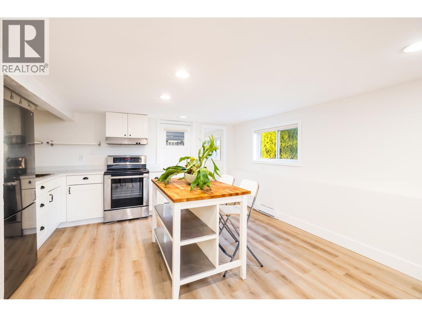 404 E 15TH STREET, North Vancouver