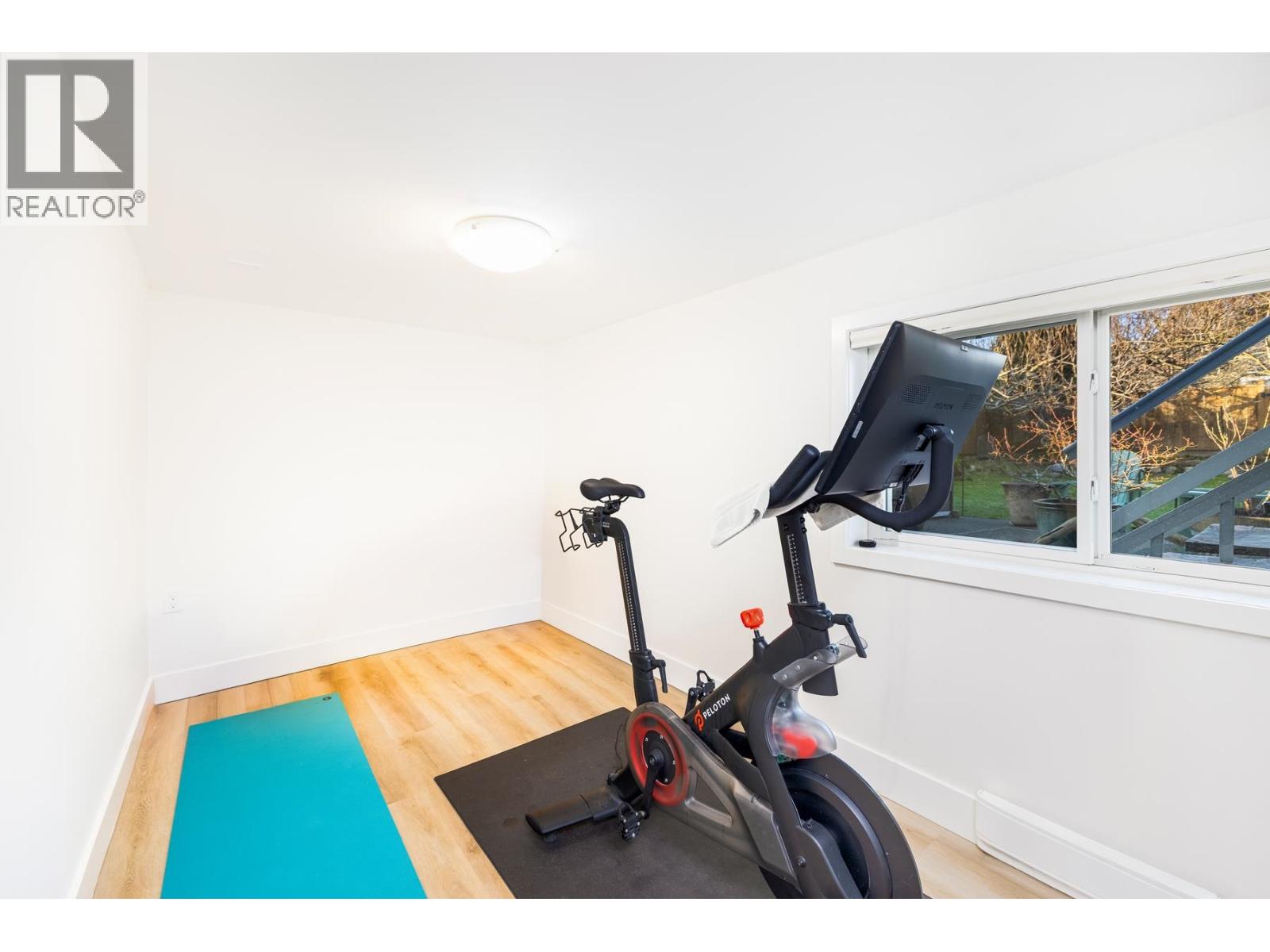 404 E 15TH STREET, North Vancouver