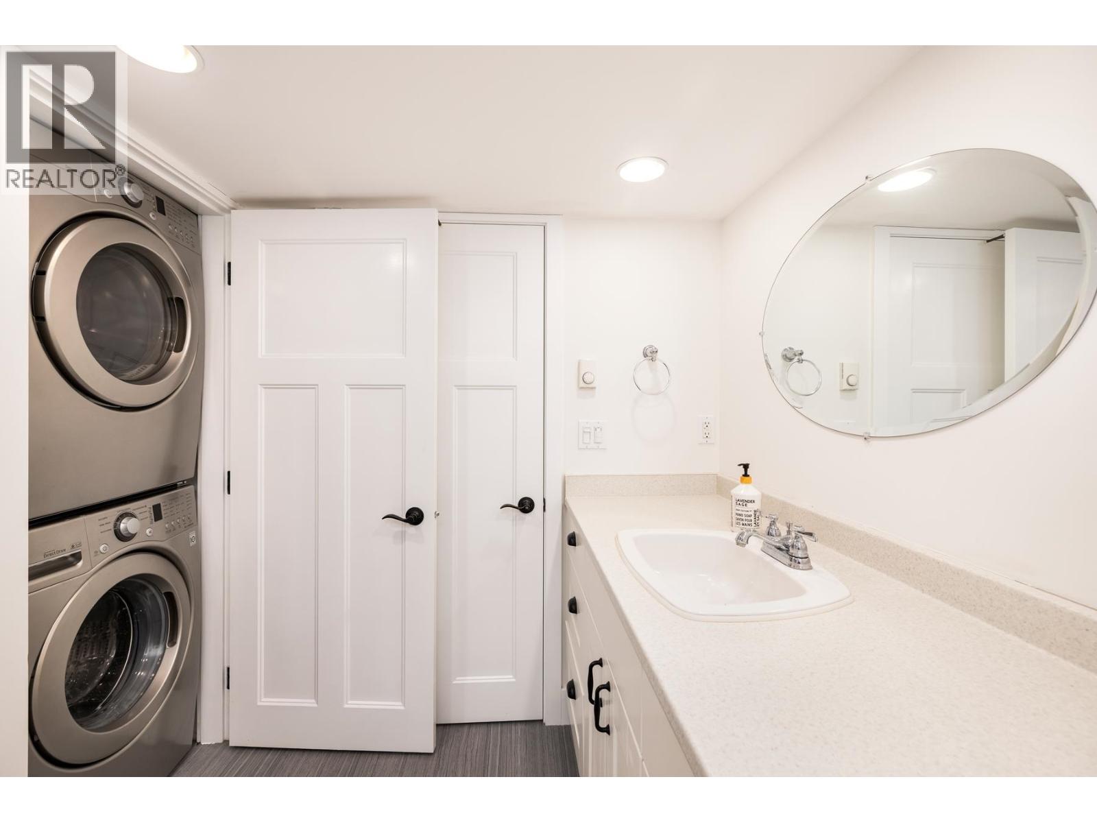 404 E 15TH STREET, North Vancouver