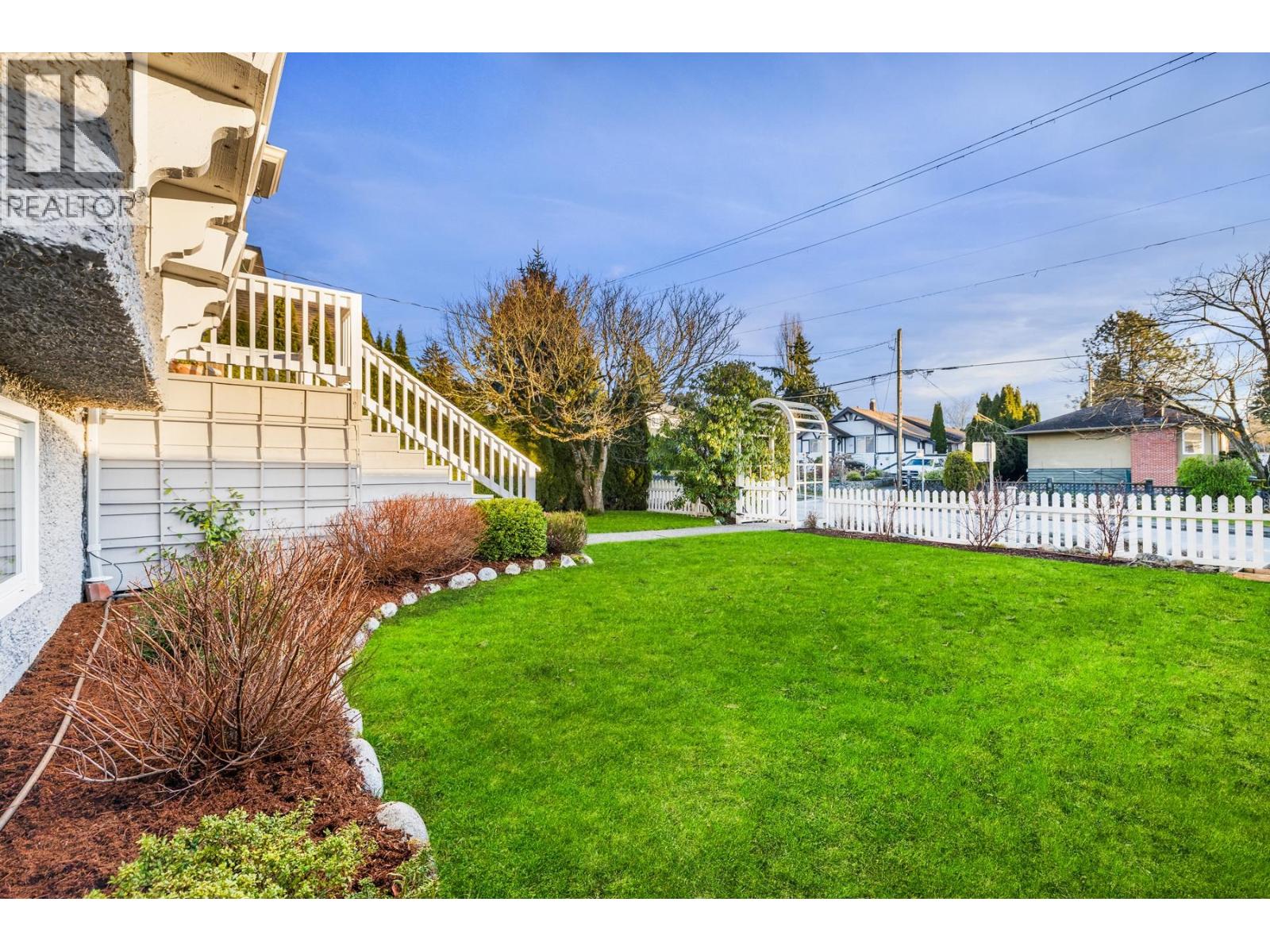 404 E 15TH STREET, North Vancouver