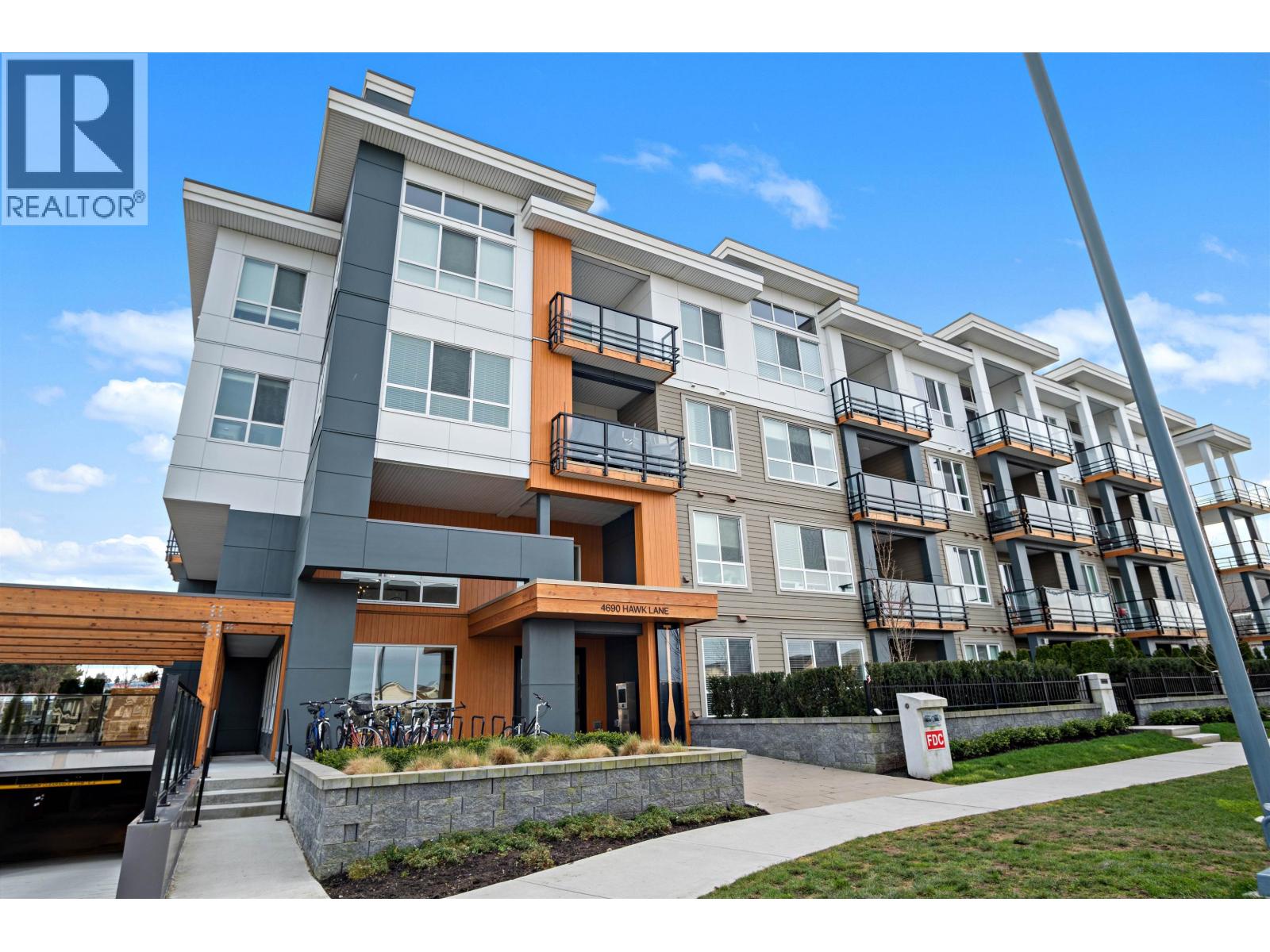 215 4690 HAWK LANE, Tsawwassen