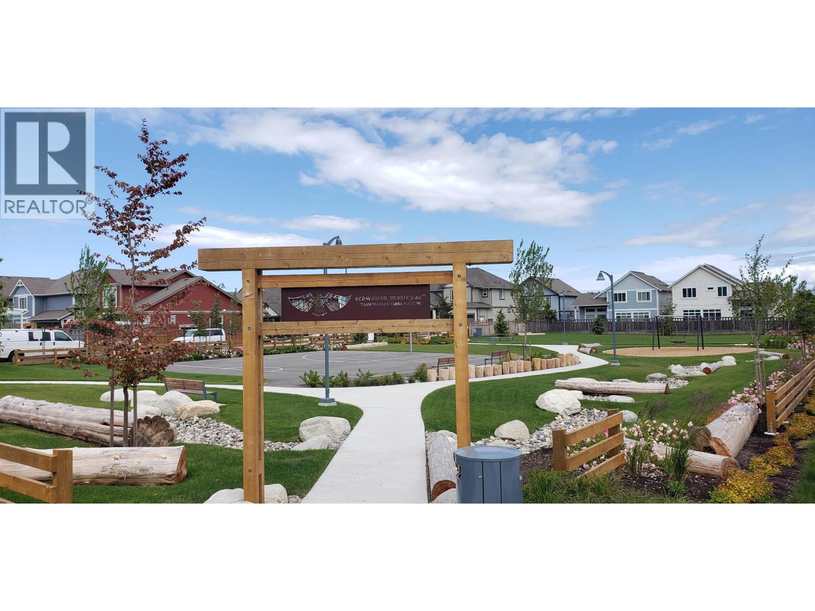 215 4690 HAWK LANE, Tsawwassen