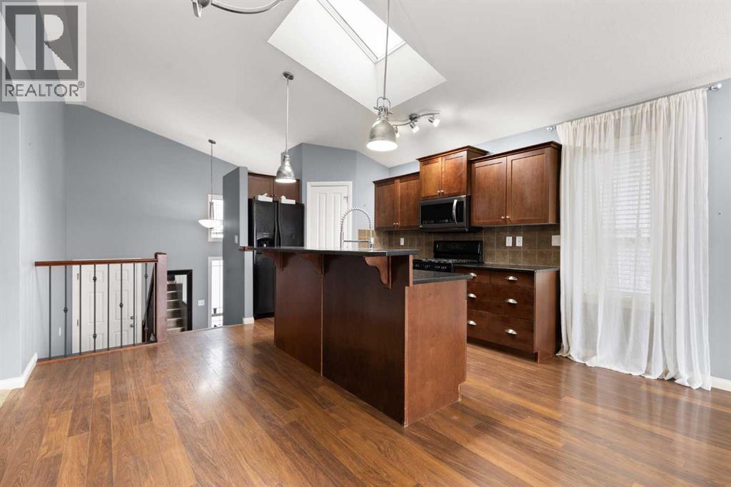 365 Somerset Row SE - Photo 5 of 38, Medicine Hat, Alberta