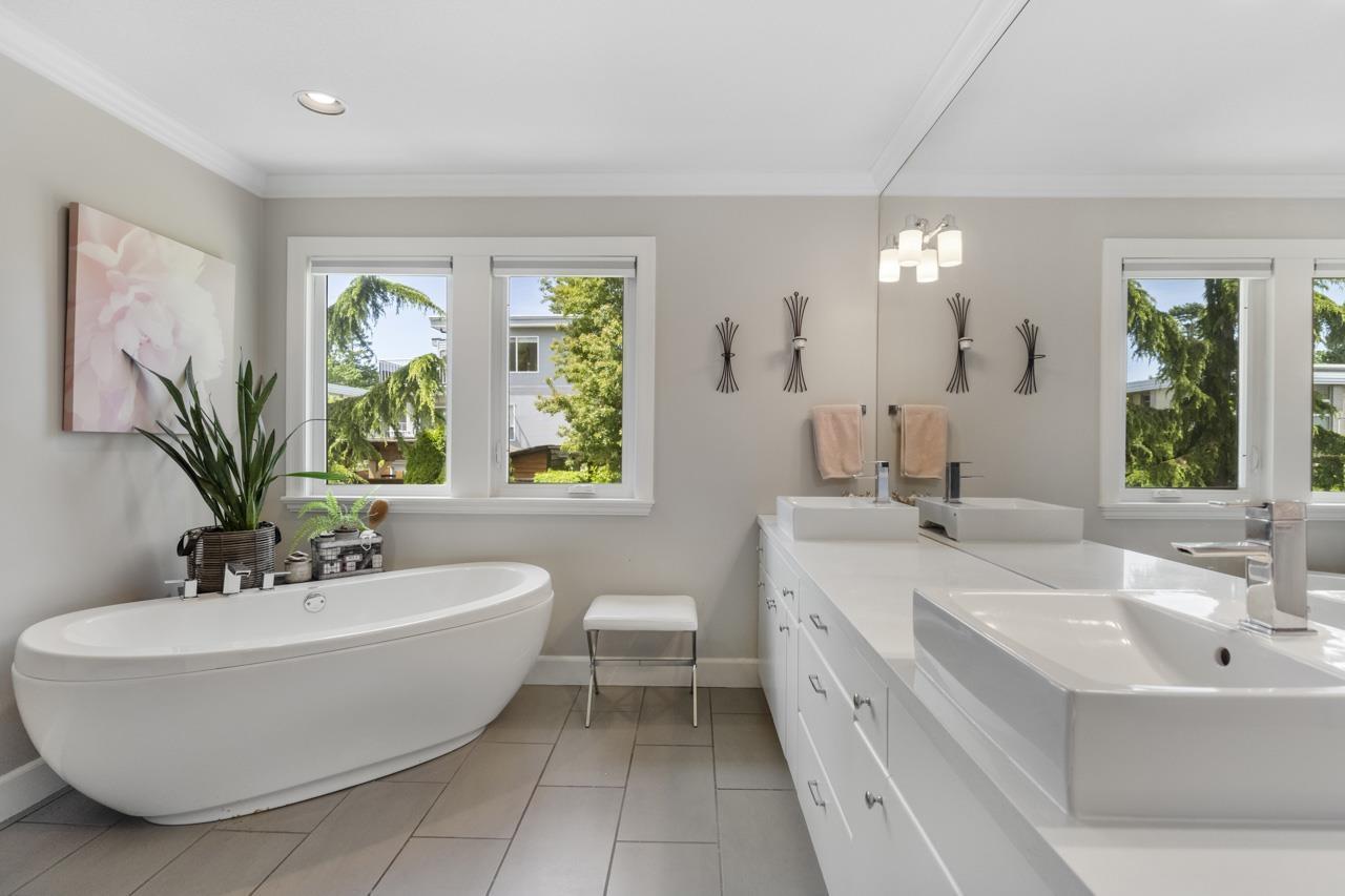 835 KENT STREET, White Rock