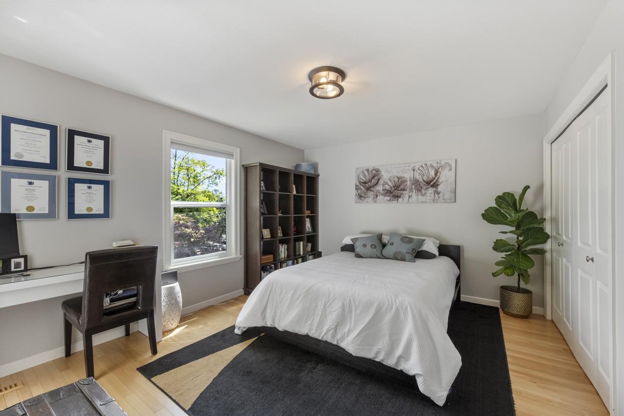 835 KENT STREET, White Rock