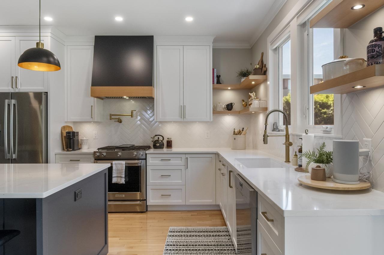 835 KENT STREET, White Rock