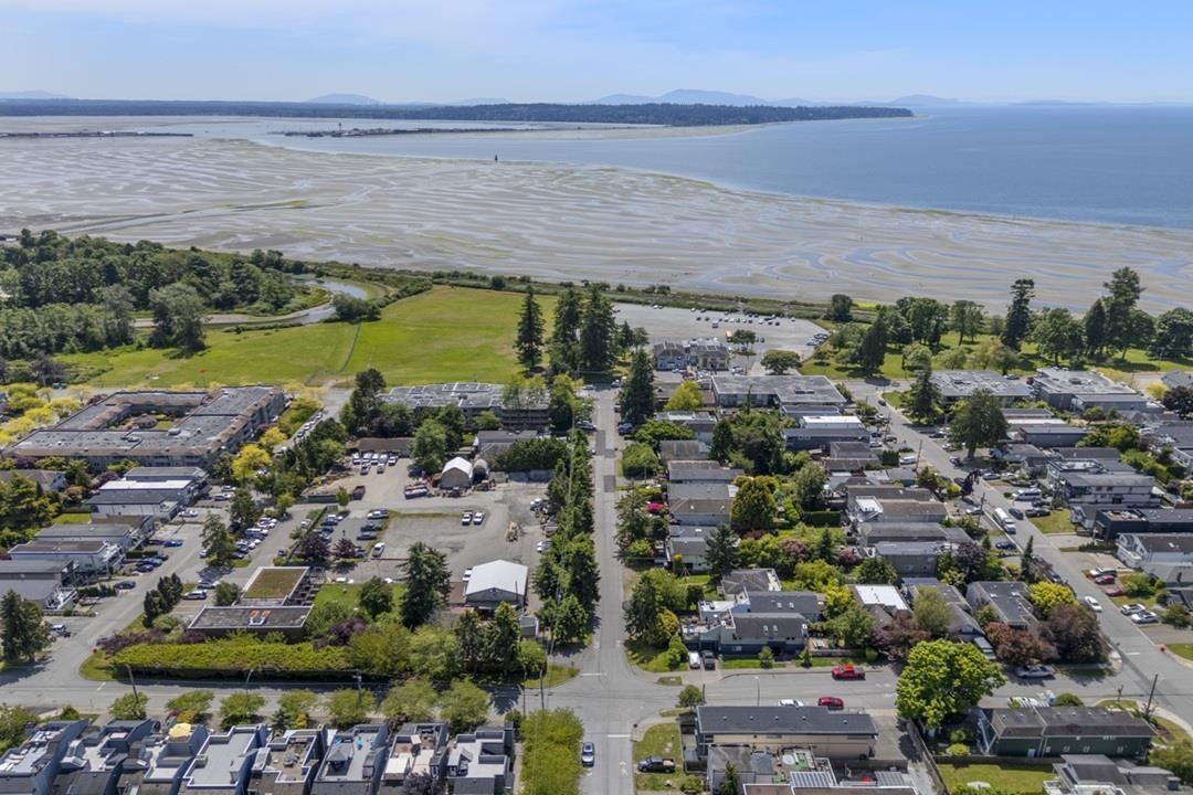 835 KENT STREET, White Rock