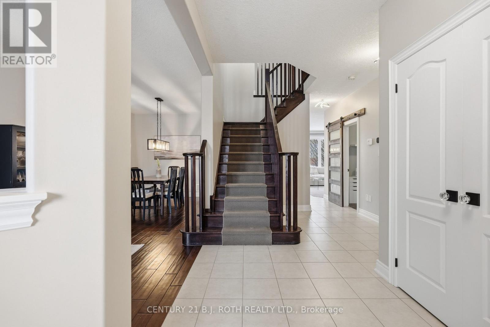 10 AUBURN COURT - Photo 4 of 42, Barrie (Ardagh), Ontario