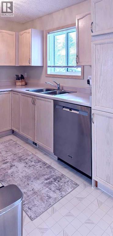 Single Family House for Sale in  Shawbrooke Court SW Shawnessy Calgary 