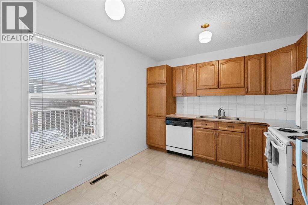 120 First Street East, Cochrane