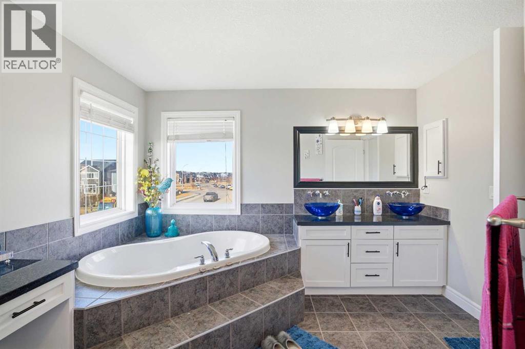 712 LUXSTONE LANDING SW - 32