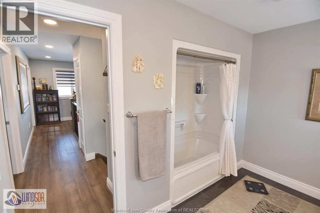 304 CAROLE COURT, Lakeshore, Ontario, N0R1A0 — Photo 11