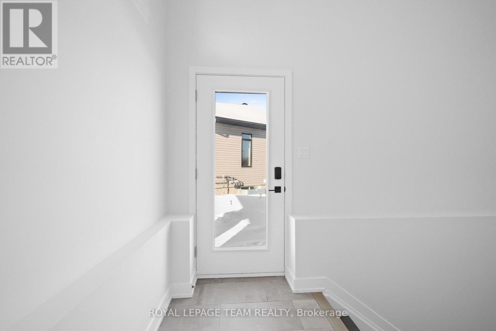 1112 Moore Unit 1 photo 3